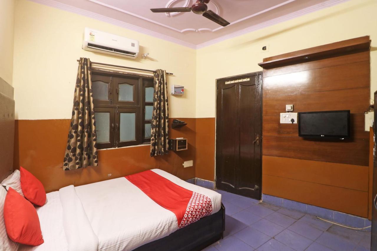 Oyo 26796 Nikunj Hotel New Delhi